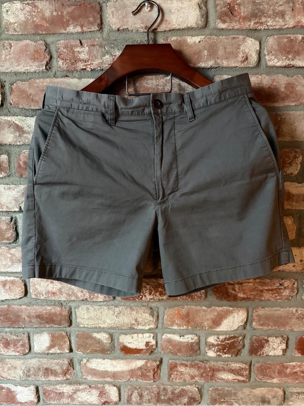 JCrew men’s grey classic fit shorts -32